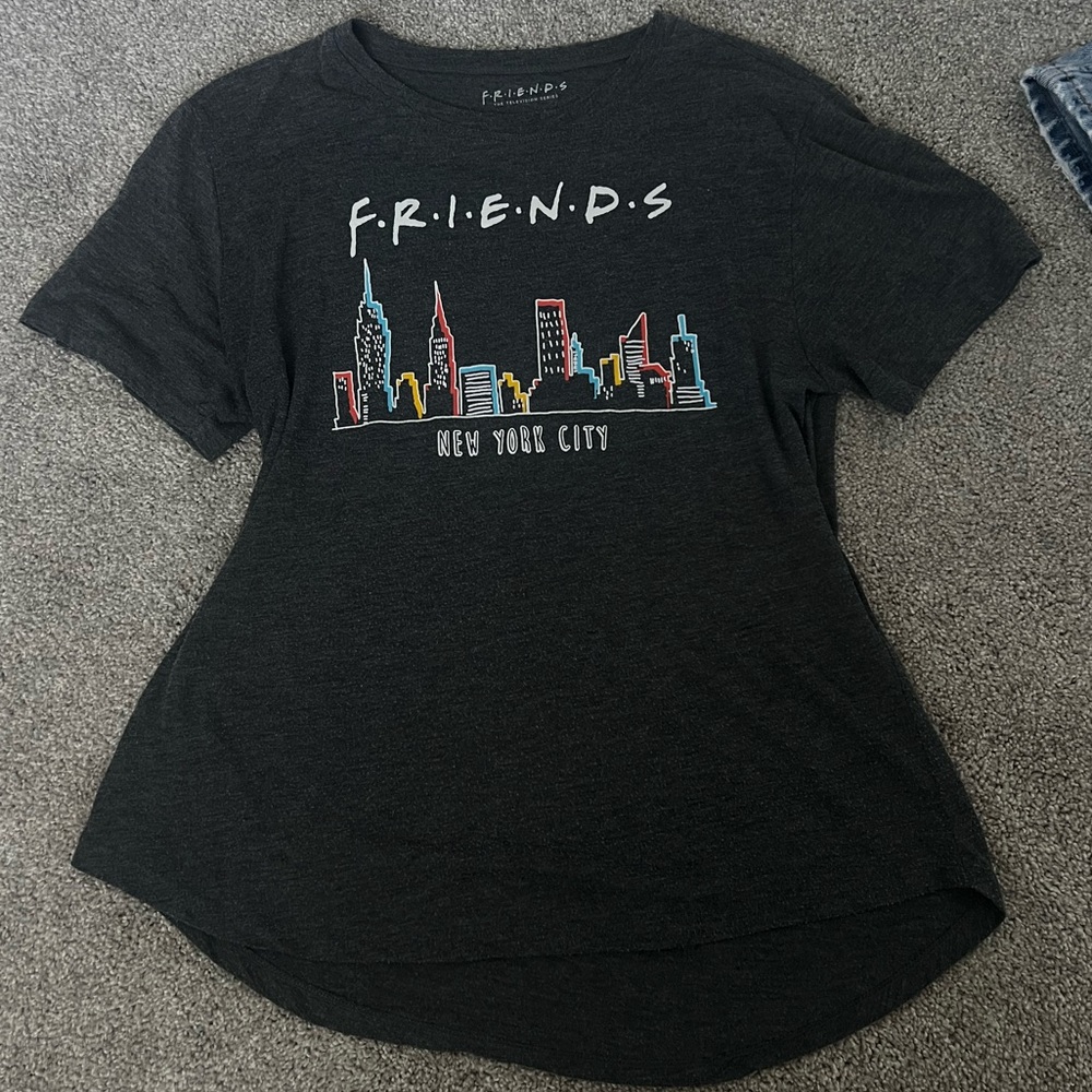FRIENDS Gray Short Sleeve Graphic T-Shirt Woman’s L (11/13)
